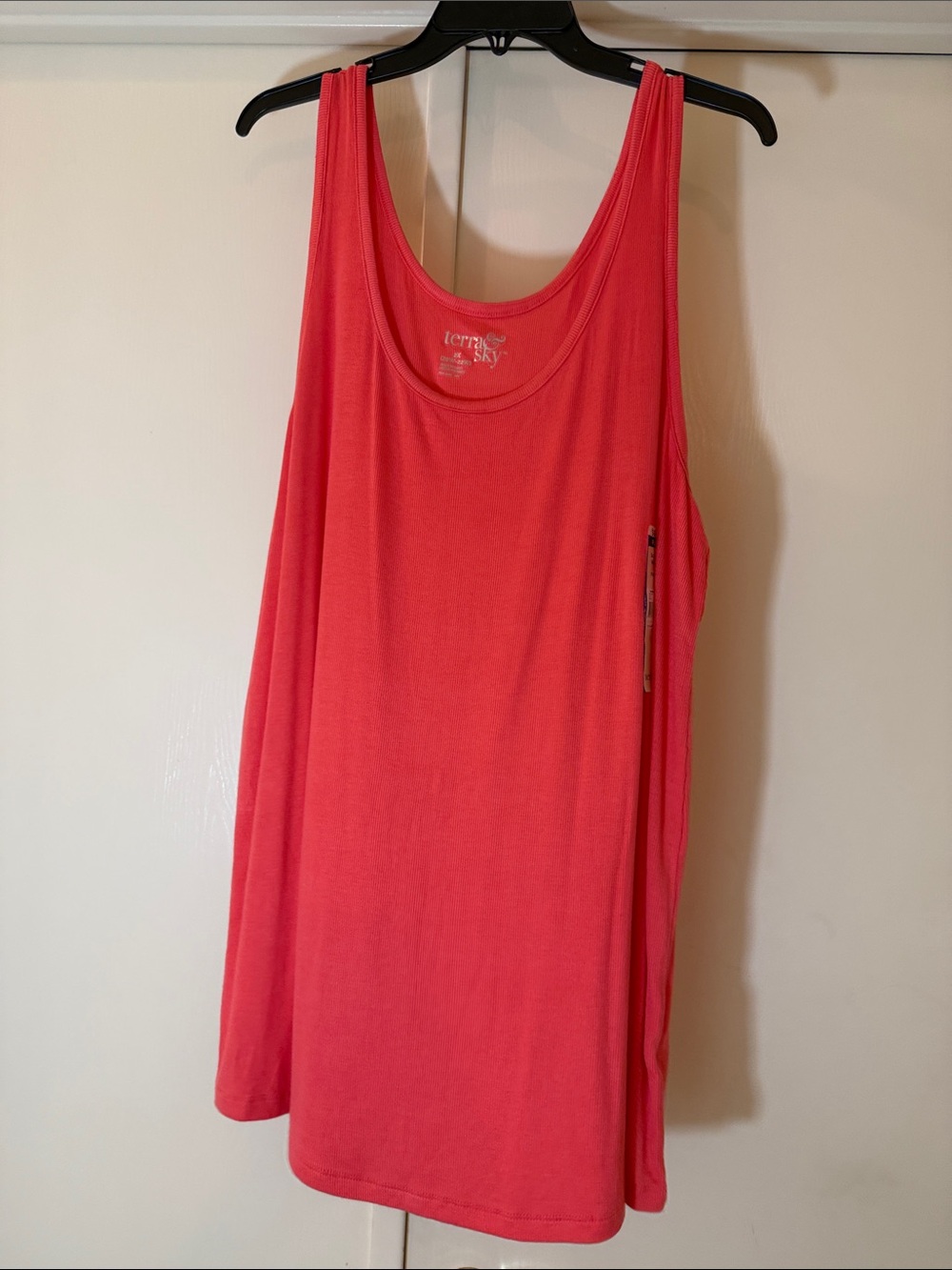 Terra & Sky Coral Scoop Neck Tank Top